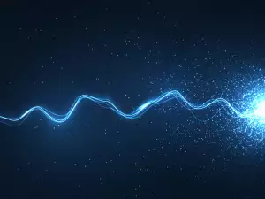 Защо ни удря ток при докосване?