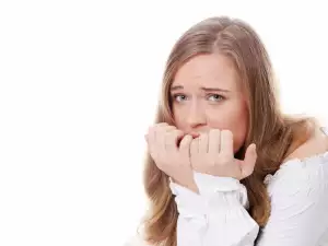 Как стресът и начинът на живот влияят на състоянието на ноктите