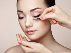 Как се поставят изкуствени мигли?