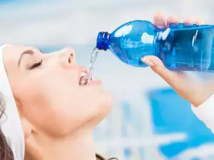 Колко вода е достатъчна през лятото? Разбиване на митовете