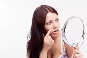 Как да премахнем ефективно досадните пъпки по лицето?