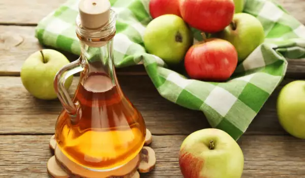 Разтвор от вода с ябълков оцет - да почистим дома екологично