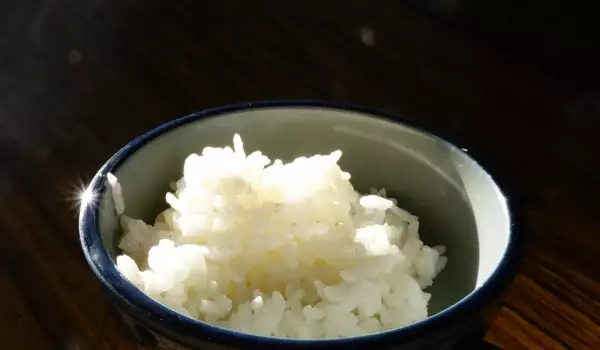 Колко вода се слага на ориза?