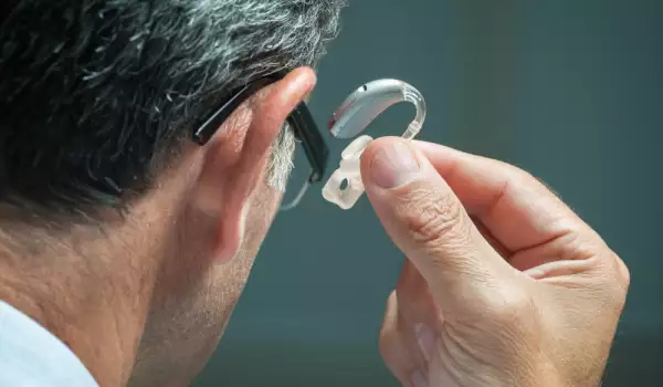 Носене на слухов апарат - какво трябва да знаем