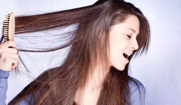 Как да възстановим сухата коса?
