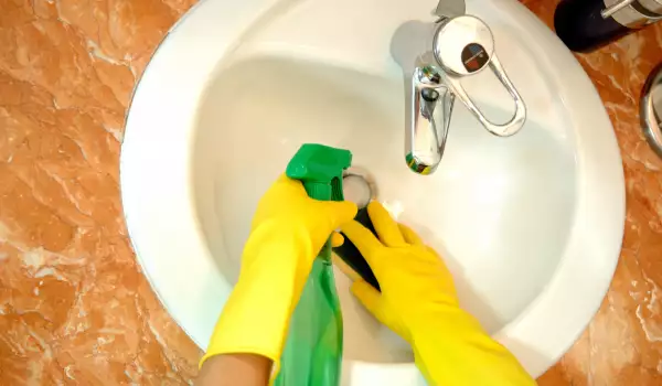 Как да изчистим варовика в банята и кухнята