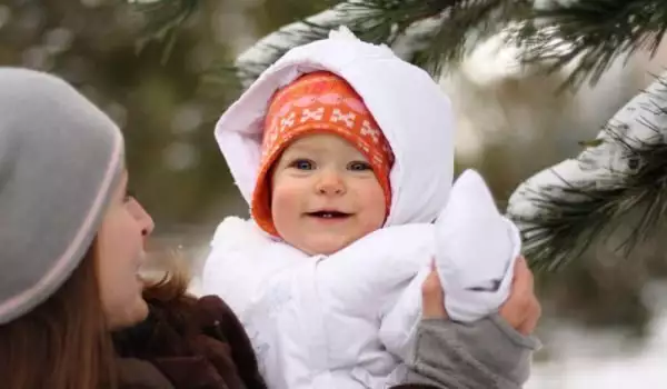 Съвети при разходка на бебето през зимата